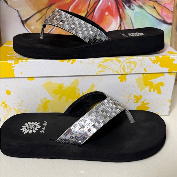 Women's Black and Silver yellow box - Picture 3 of 7